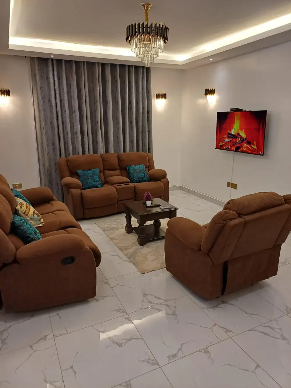 Four bedroom standalone house. All rooms ensuite. — main photo