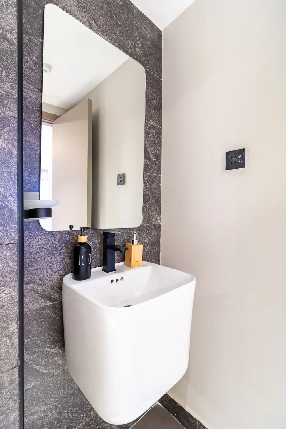 Premium Studio in Upperhill 2508 — photo 36