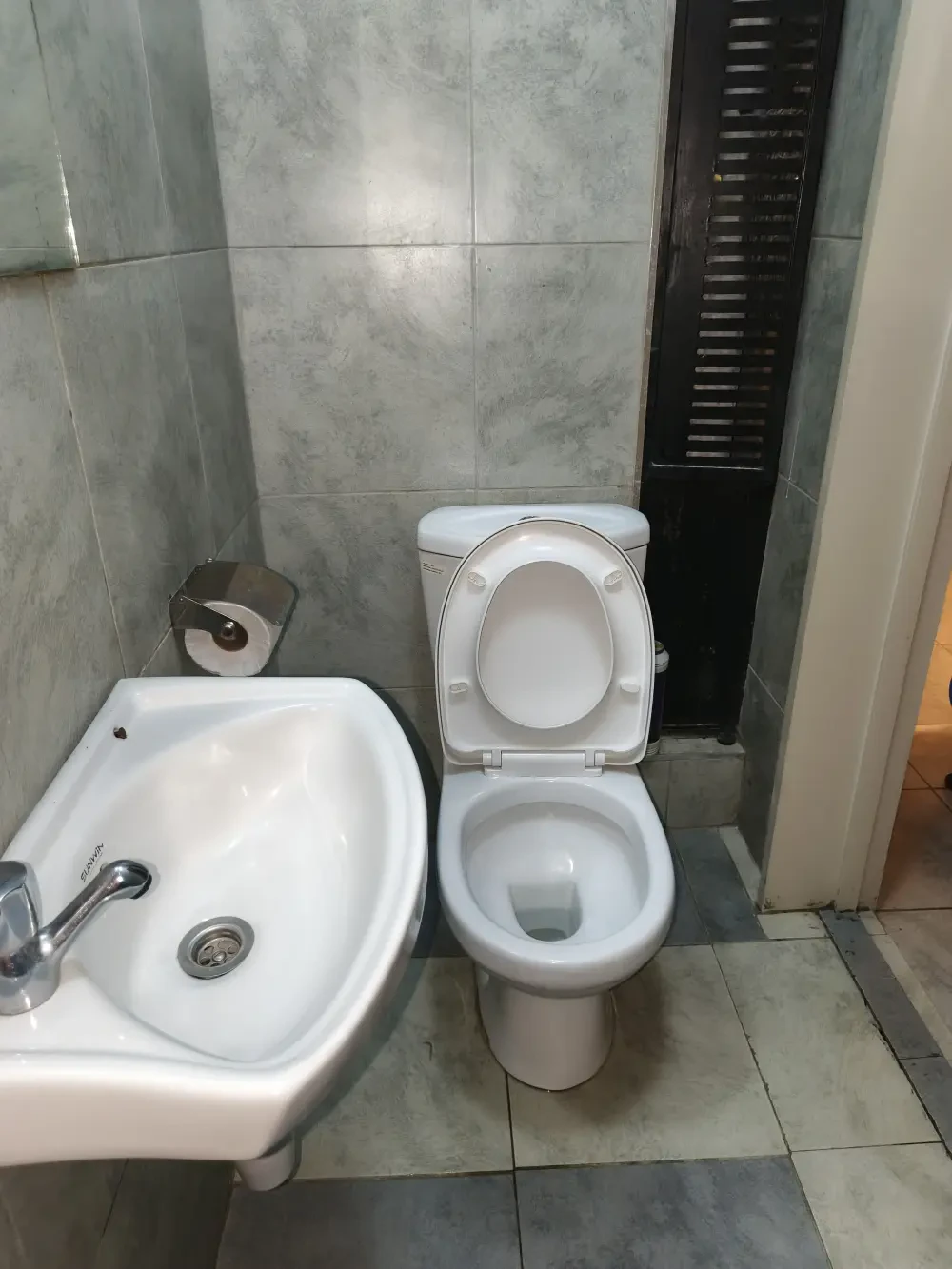 Luxury Studio Apartment near JKIA | SGR | CBD thumbnail 12