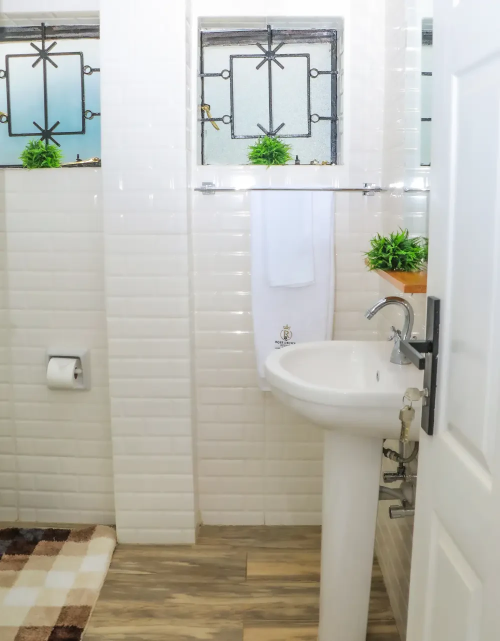 Rose Crown Suites Canary C1 - One Bedroom Apartment — photo 2