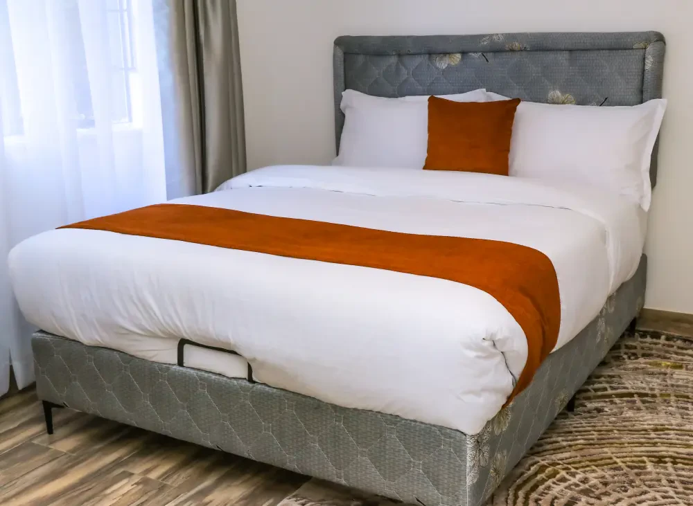 Rose Crown Suites Bansal B1- Two-Bedroom Deluxe Apartment with garden view — photo 3