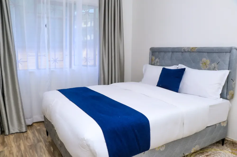 Rose Crown Suites Bansal B2- Two-Bedroom Deluxe Apartment with a Garden view — photo 6